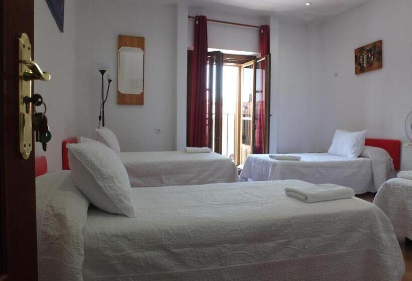 غرفة عائلية حمام مشترك, Los Angeles Plaza