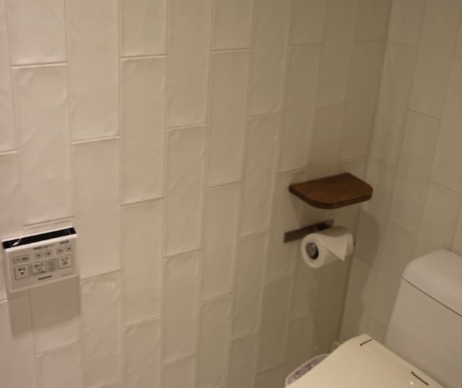 اتاق خانوادگی, Ho̍k House