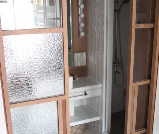 اتاق خانوادگی, Ho̍k House