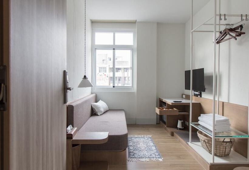 اتاق سوپریور, Ho̍k House