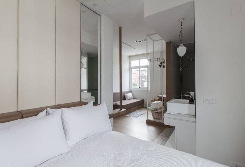 اتاق سوپریور, Ho̍k House