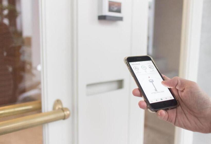 اتاق خانوادگی, Ho̍k House