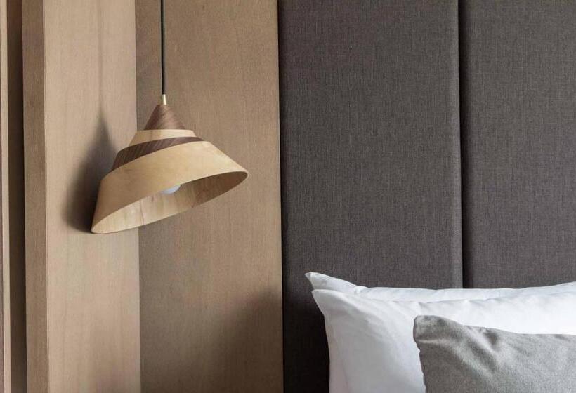 اتاق خانوادگی, Ho̍k House