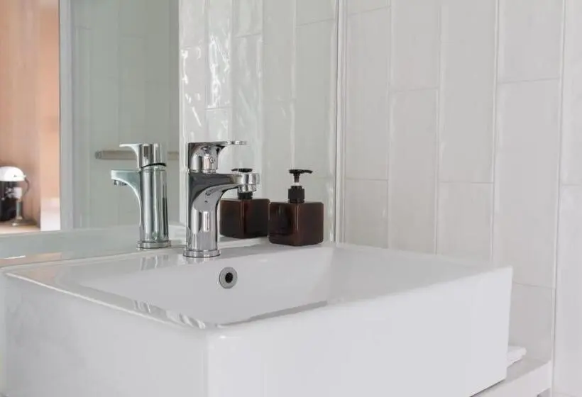اتاق استاندارد با تختهای تاشو, Ho̍k House