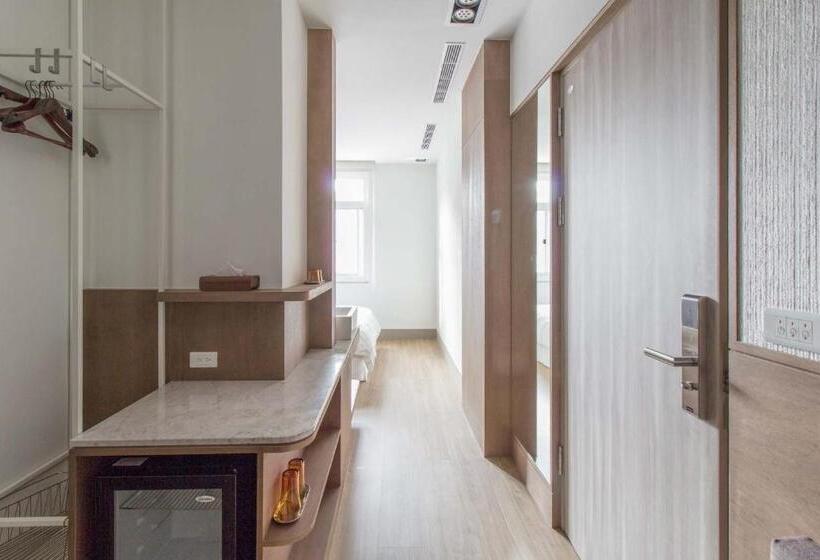 اتاق سوپریور, Ho̍k House