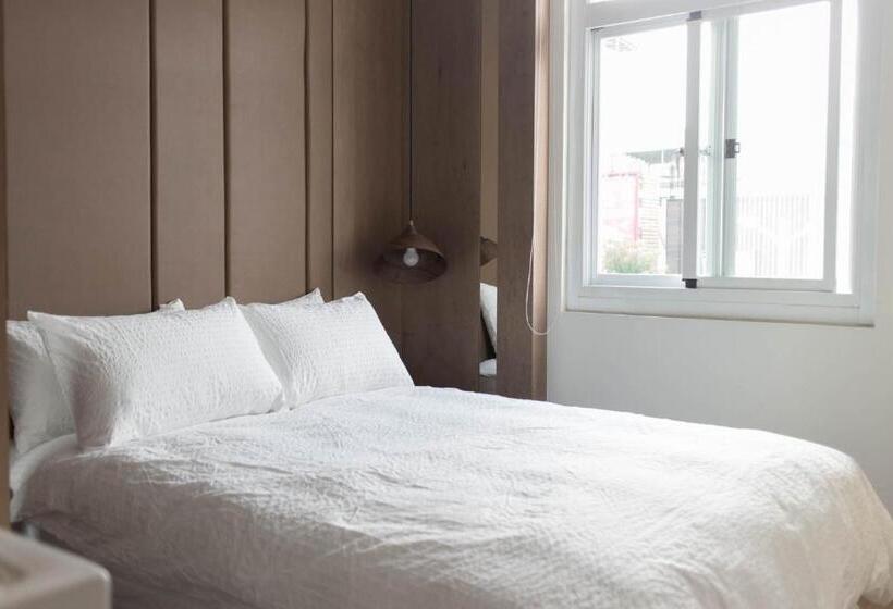 اتاق سوپریور, Ho̍k House