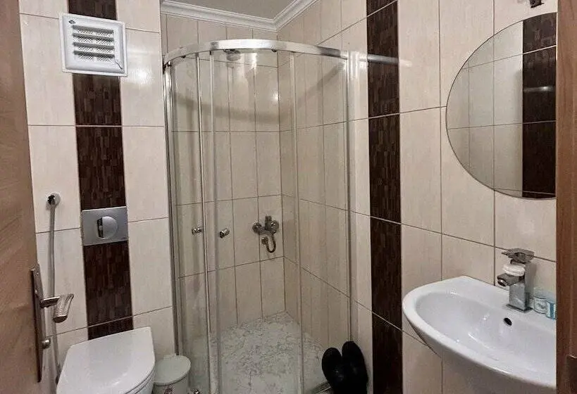 Standard Kolmen Hengen Huone, Akpinar