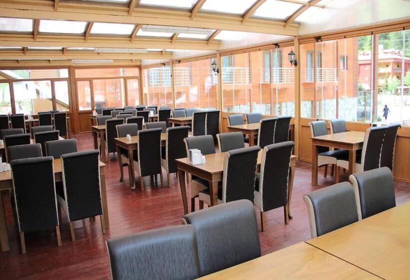 スタンダードトリプルルーム, Akpinar