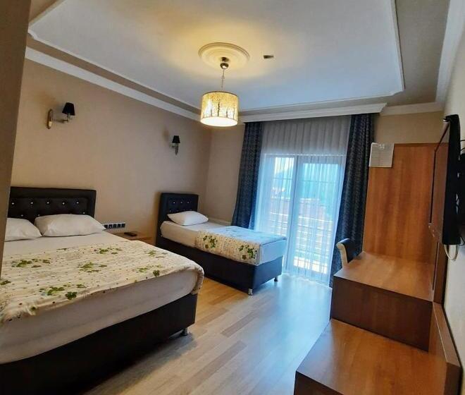 スタンダードトリプルルーム, Akpinar