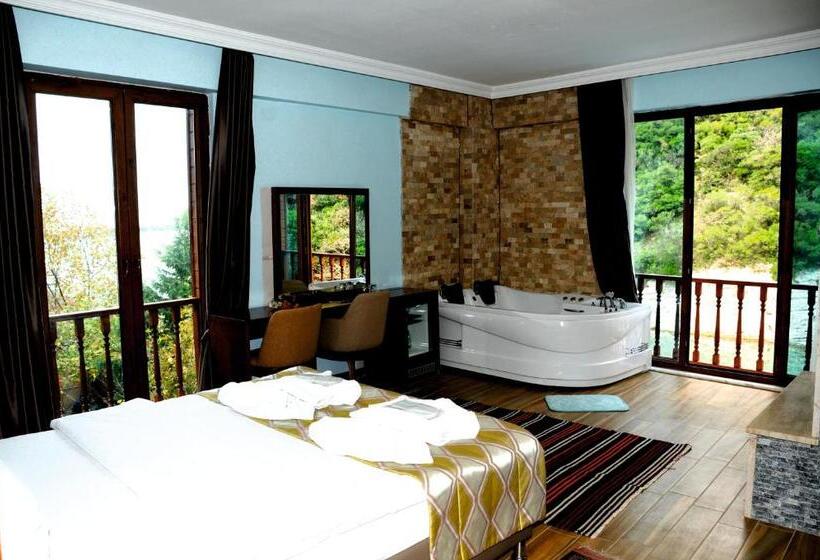 带大床的标准间, Hill River