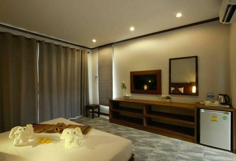 اتاق لوکس با چشمانداز استخر, Khaolak Mountain View