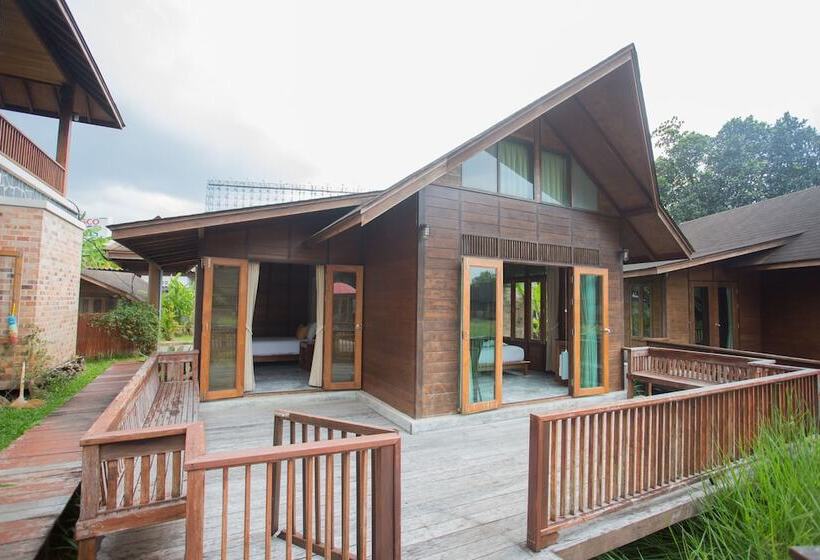 Вилла 3 Спальни, Rice Farm Villa Suratthani