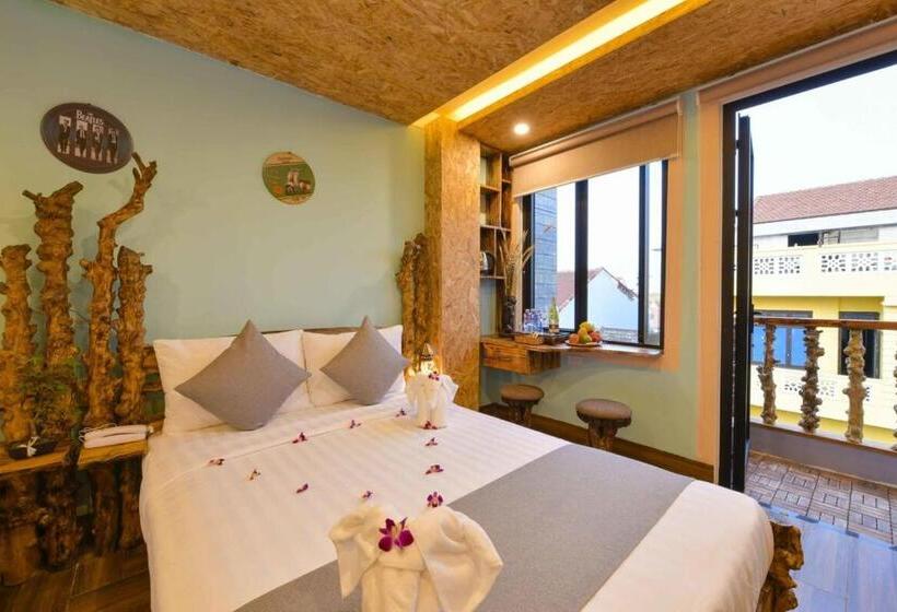 اتاق لوکس با بالکن, The Hoi An Villa