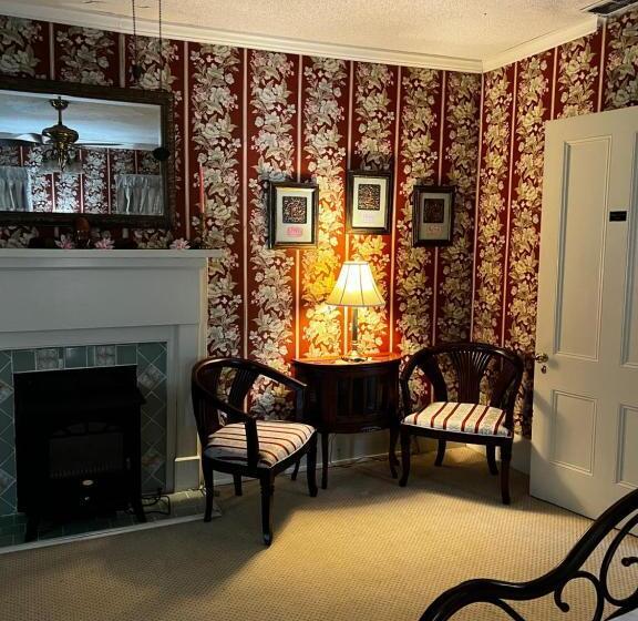 غرفة قياسية رباعية, Commodore Bed & Breakfast