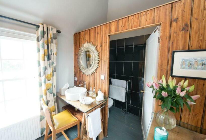 סוויטה, The Five Bells Inn