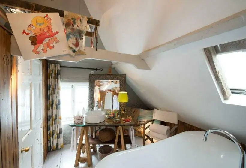 デラックススイート, The Five Bells Inn Brabourne