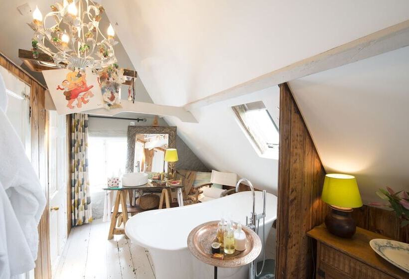 סוויטה דלוקס, The Five Bells Inn