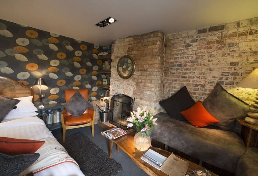 スーペリアースイート, The Five Bells Inn