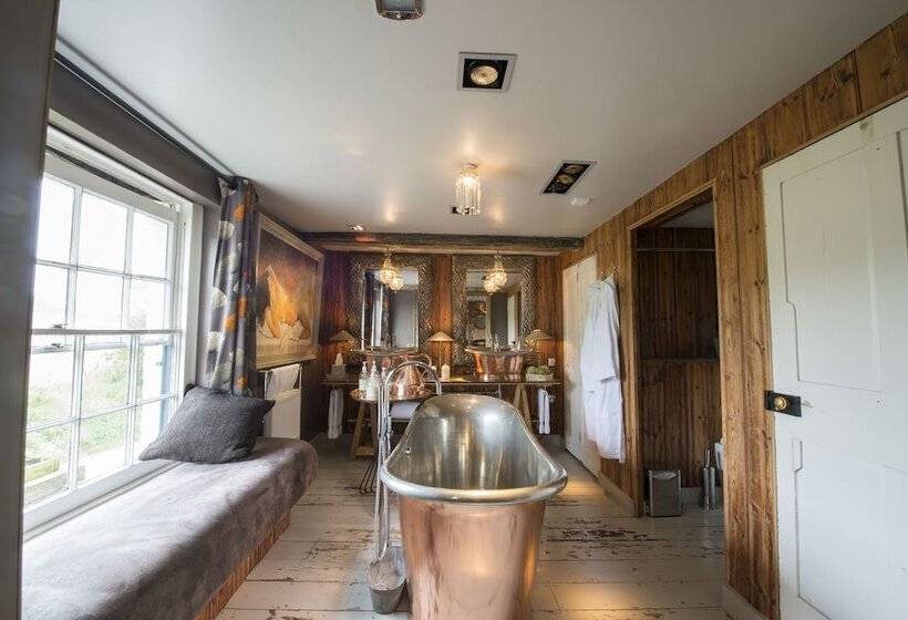 スーペリアースイート, The Five Bells Inn