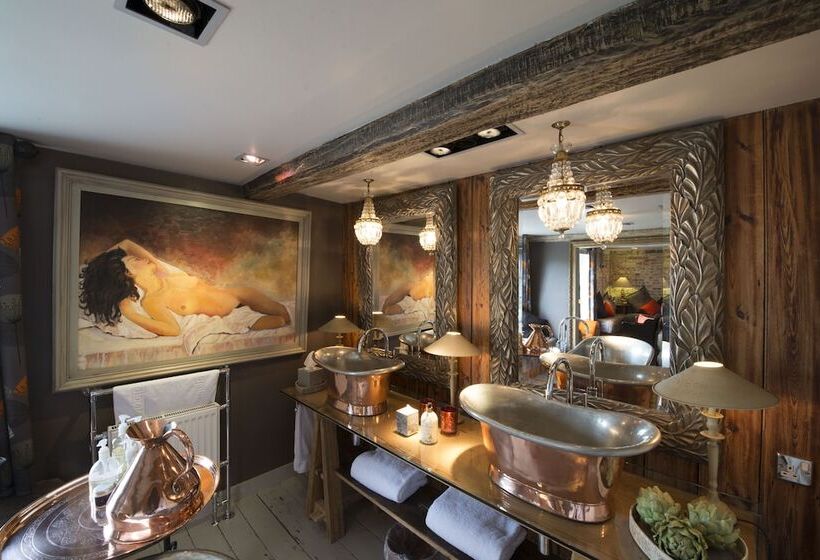 סוויטת סופריור, The Five Bells Inn