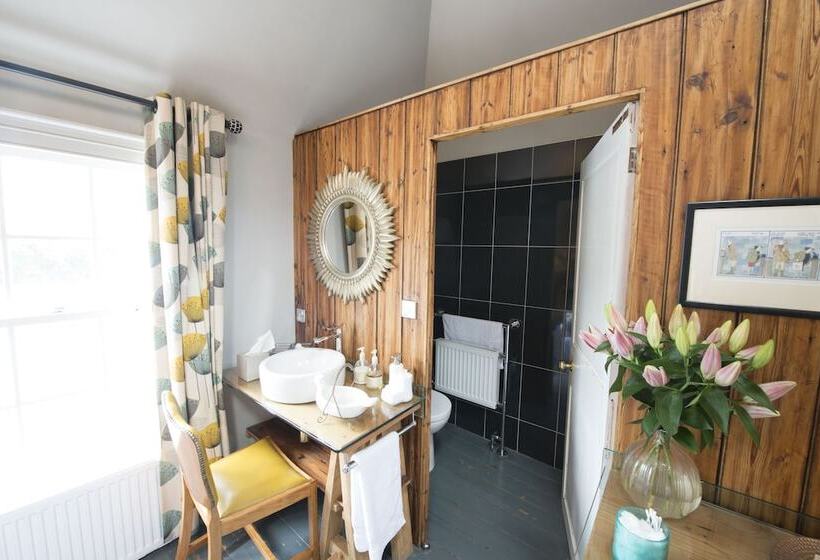 סוויטה, The Five Bells Inn