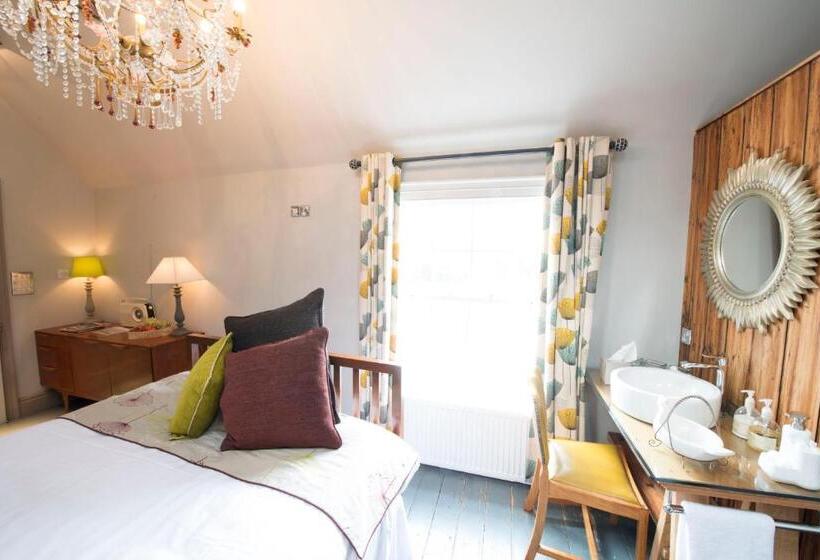 スイート, The Five Bells Inn