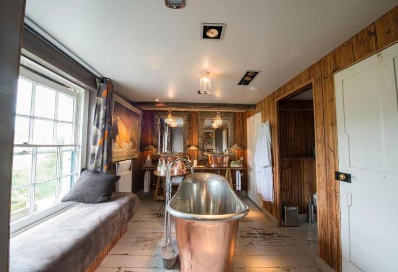 סוויטה, The Five Bells Inn