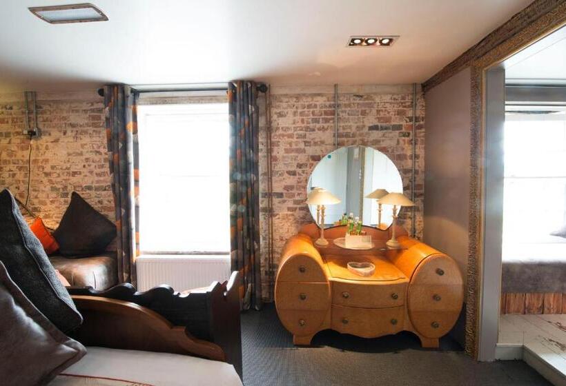 סוויטה, The Five Bells Inn