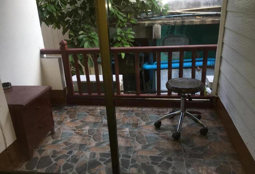 Quarto Deluxe, Lucky Guest House