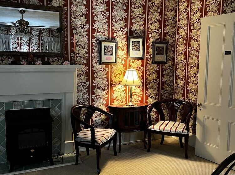 Четырехместный Номер Стандарт, Commodore Bed & Breakfast