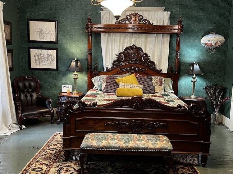 غرفة قياسية ثلاثية, Commodore Bed & Breakfast