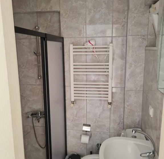 经济房, Agva Temmuz Otel