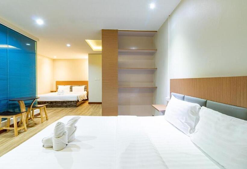 家庭间, Oun Residence
