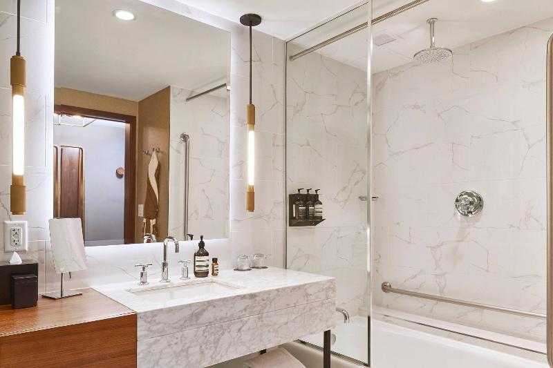 سوییت اجرایی, Phu Cuong Beach