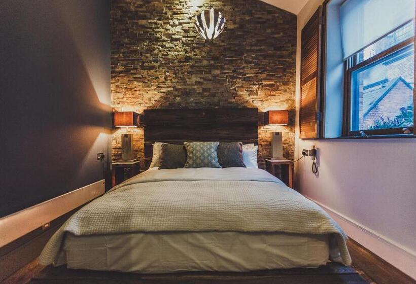 اتاق استاندارد با تخت بزرگ, The Cow Hollow