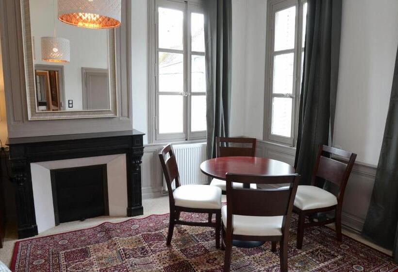 سوییت خانوادگی, Maison Du Chatelain