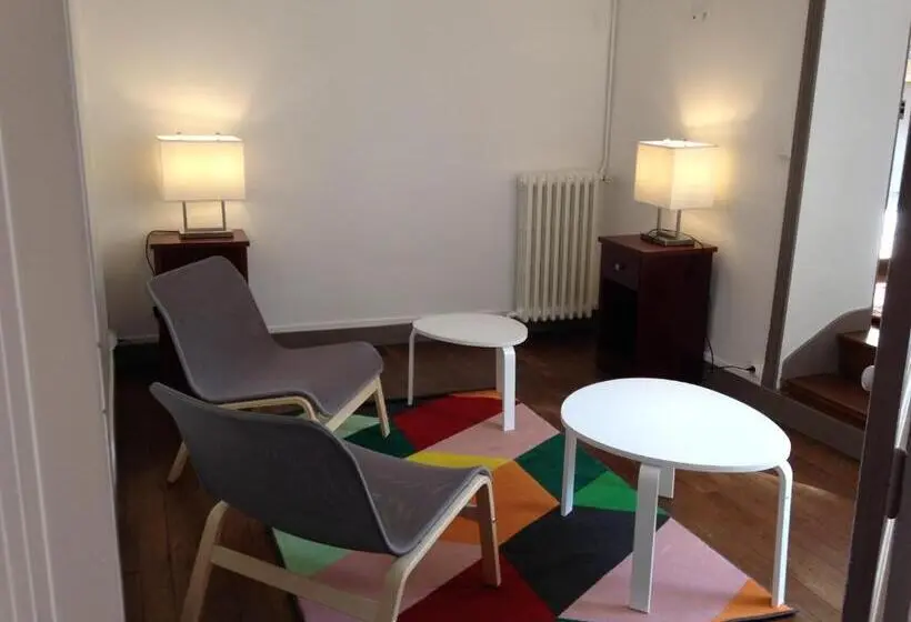 1 Sovrums Lägenhet med Terass, Maison Du Chatelain