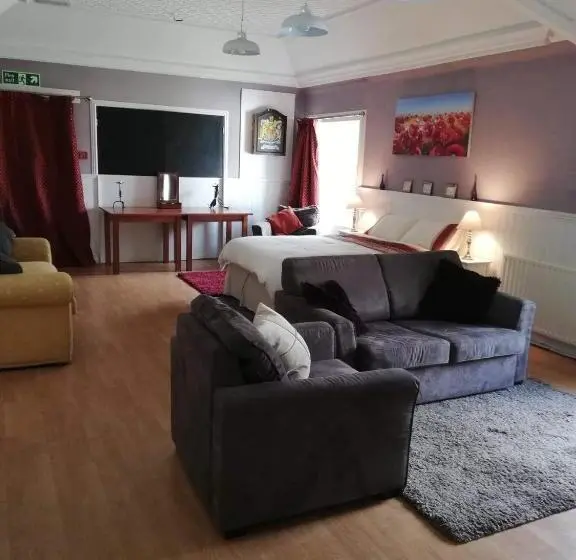 Family Room, The Dunning