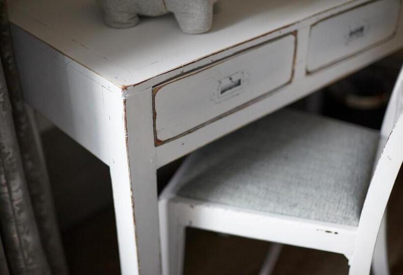 高级大房间, The Westgate