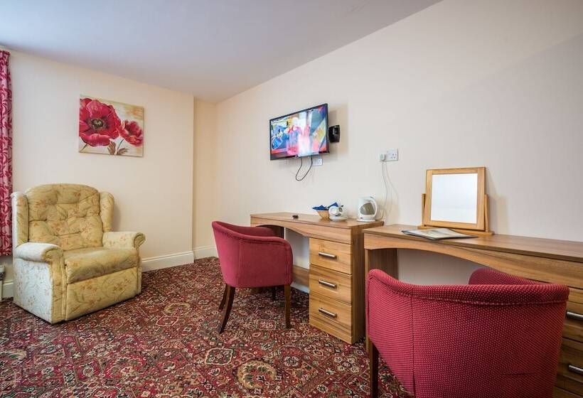 חדר סטנדרט לשלושה, Daish S