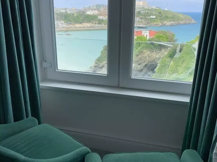 オーシャンビュースーペリアースイート, Lazy Waves Boutique B&b