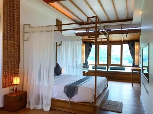 Suite with lake view, Lee Wine Ruk Thai Resort