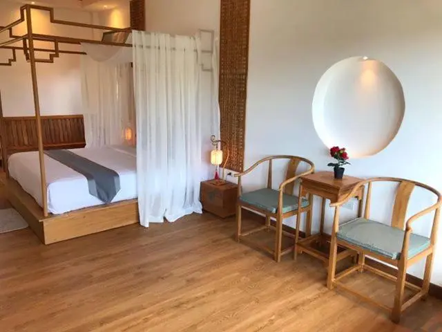 Suite with lake view, Lee Wine Ruk Thai Resort