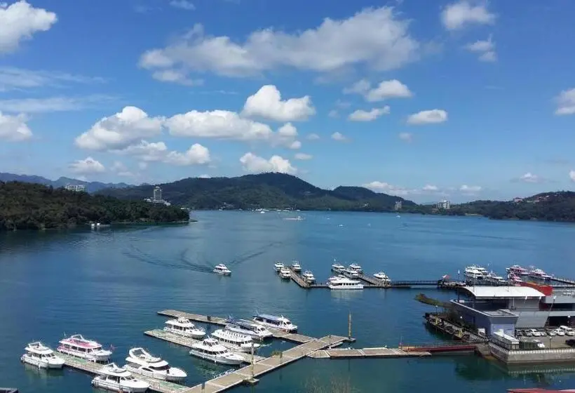 اتاق استاندارد چهار تخته, Yi Da Lakeside