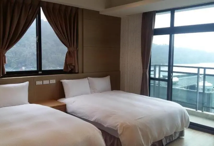 اتاق استاندارد چهار تخته, Yi Da Lakeside