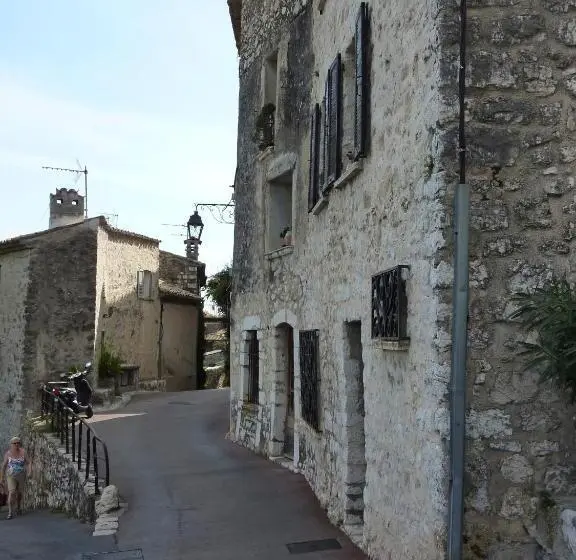 Sviitti, La Maison Aux Bonsais