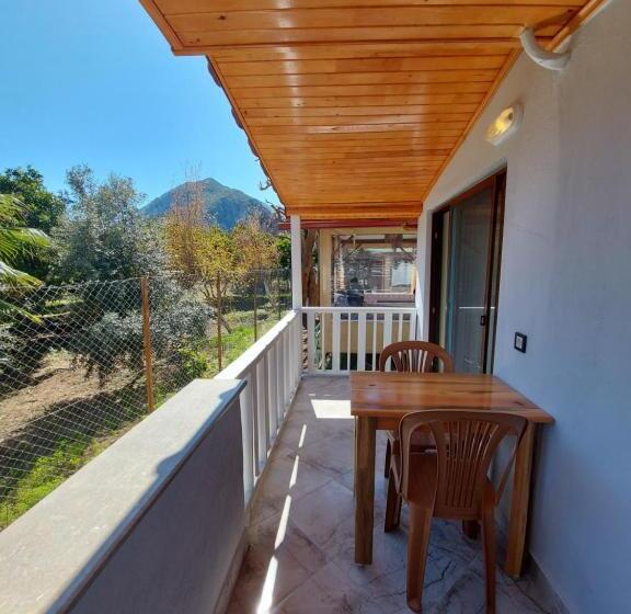 テラス付き１ベッドルームアパートメント, Palm Konak