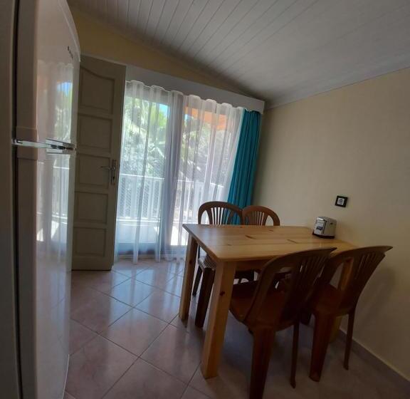 テラス付き１ベッドルームアパートメント, Palm Konak