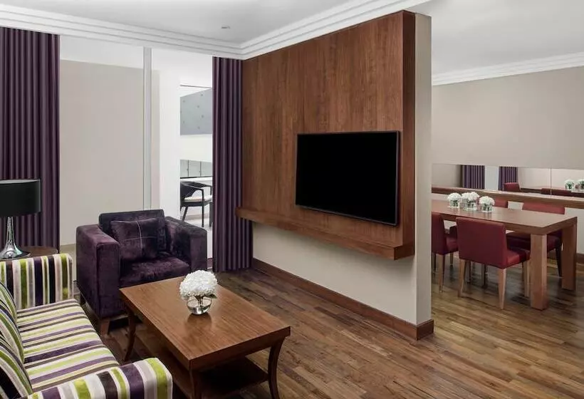 سوییت, Crowne Plaza Hotel Riyadh Minhal, An Ihg