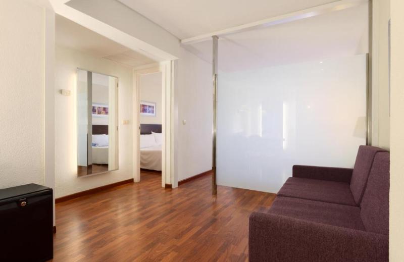 סוויטה דלוקס, Crowne Plaza Hotel Riyadh Minhal, An Ihg